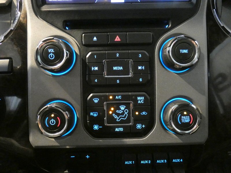 Used 2013 INGOT SILVER META Ford Crew Cab Platinum SRW image 13