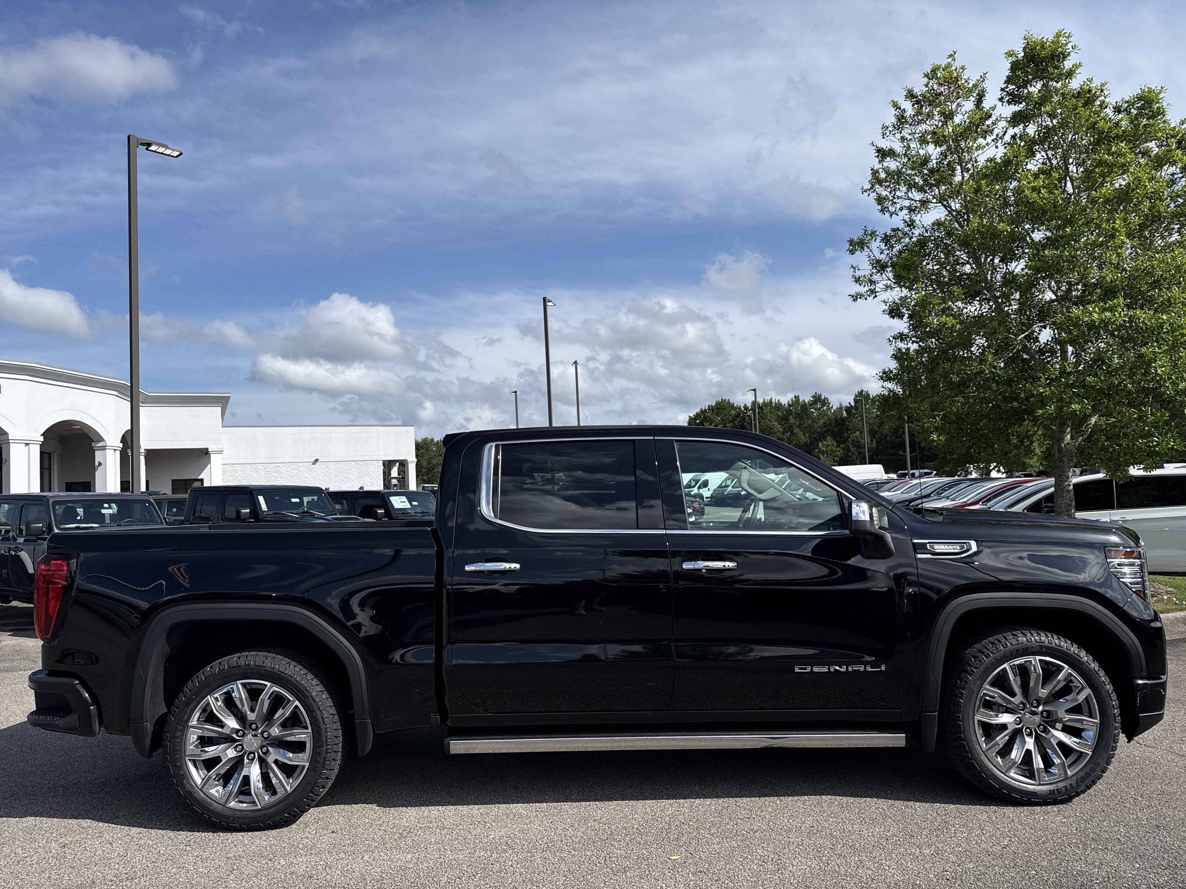 Used 2023 Onyx Black GMC Denali image 8