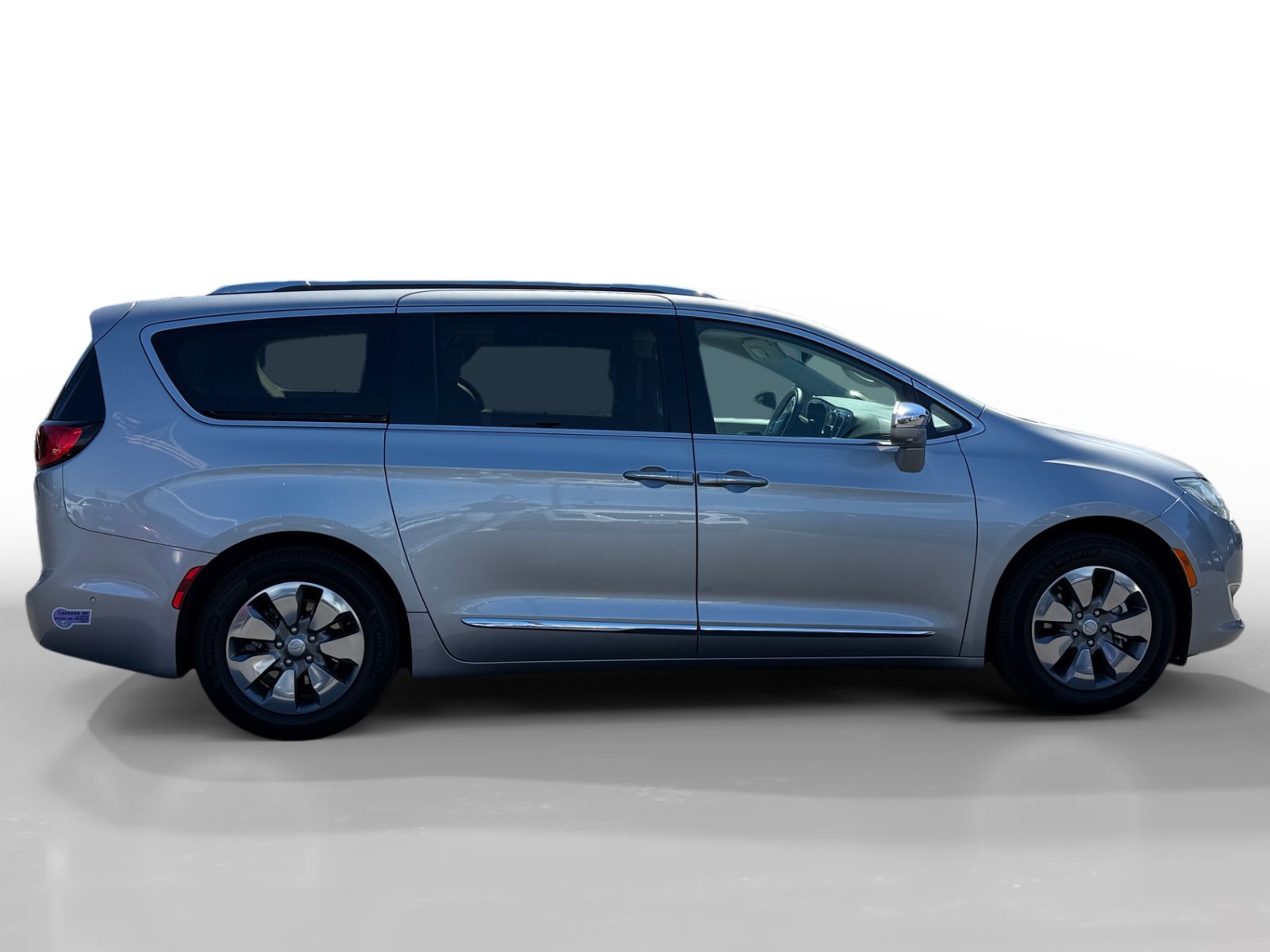 Used 2018 Billet Silver Metallic Chrysler Limited image 6