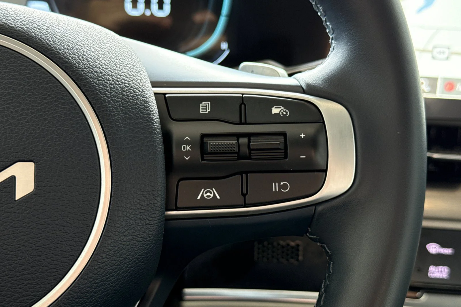Used 2025 Black Kia EX image 28
