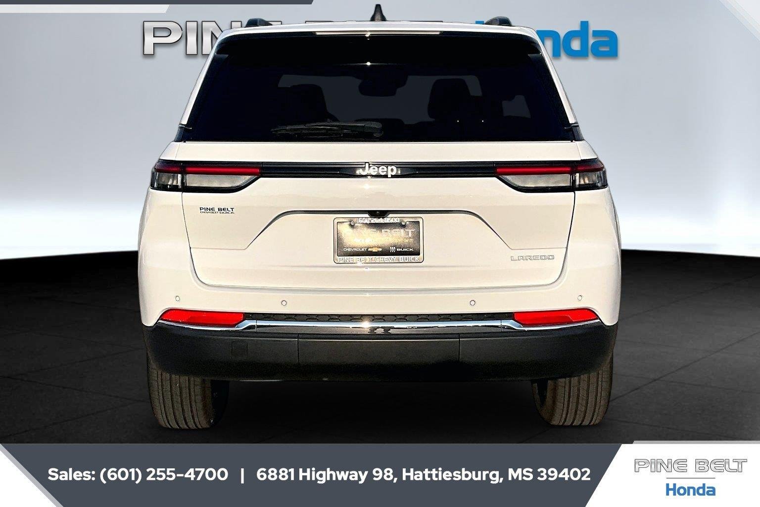 Used 2024 Bright White Clearcoat Jeep Laredo X image 4