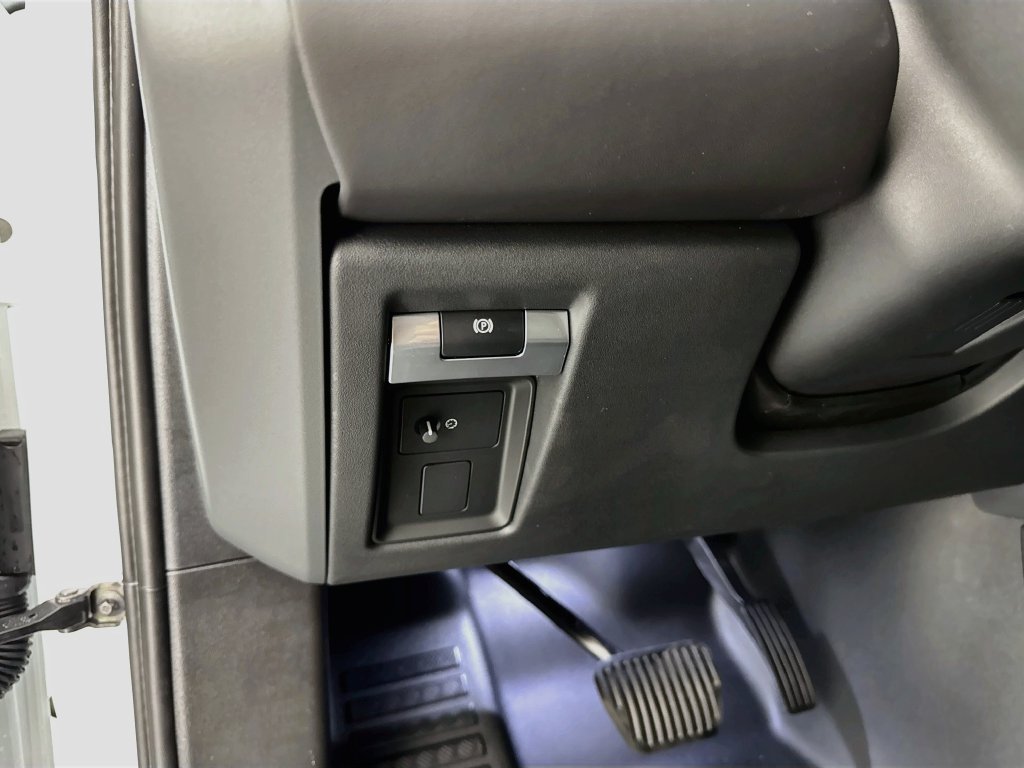 New 2026 Fuji White Land Rover X-Dynamic SE image 10