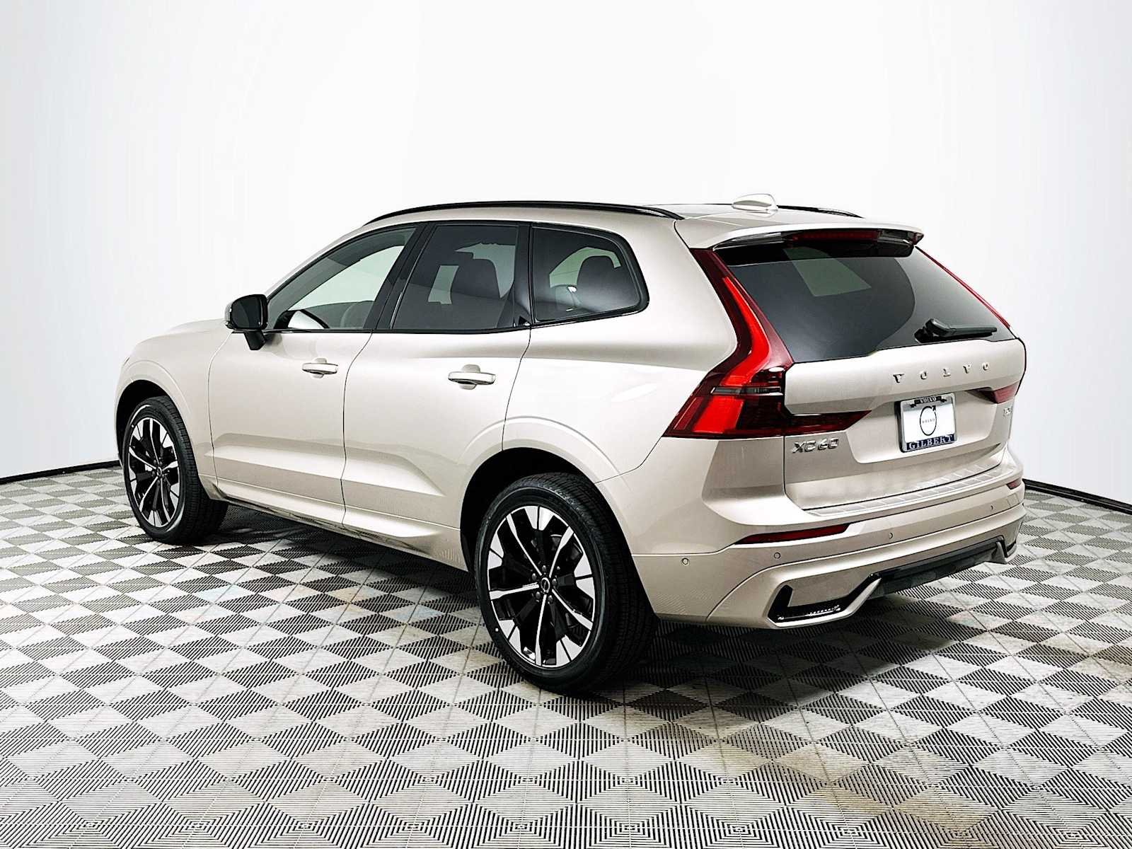 2026 Volvo XC60 Plus