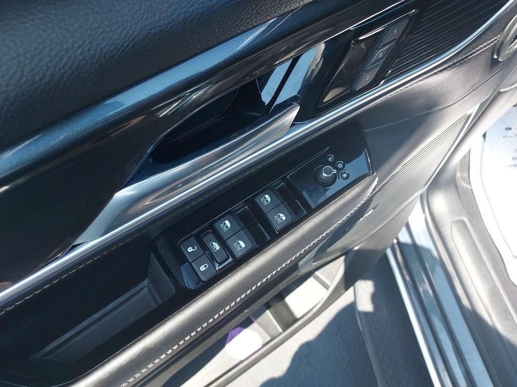 Used 2023 Gray Jeep Base image 19
