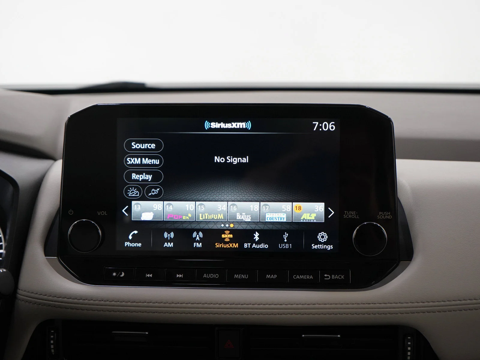 Used 2023 Scarlet Ember Tintcoat Nissan SL image 15