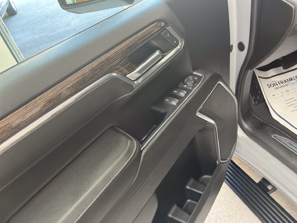Used 2024 Gray GMC Elevation image 10