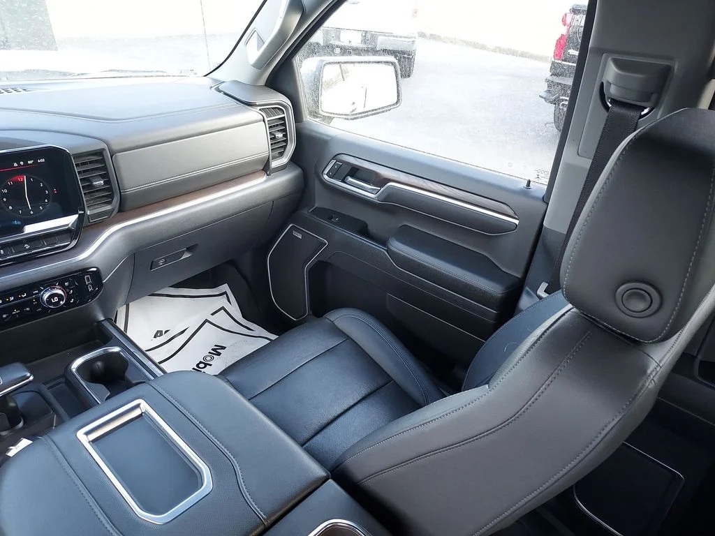Used 2022 Silver GMC SLT image 11