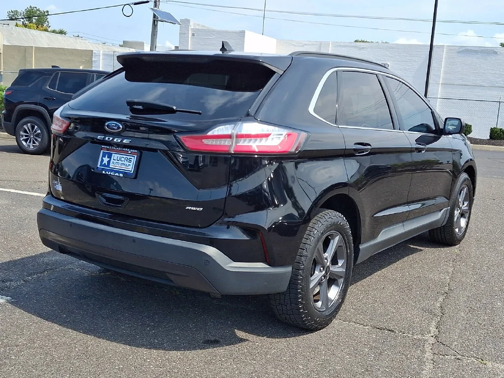 Used 2022 Black Ford SEL image 11