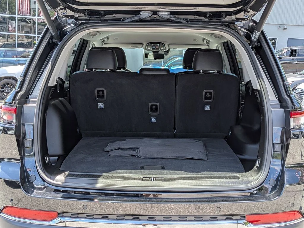 Used 2023 Black Jeep Limited image 8