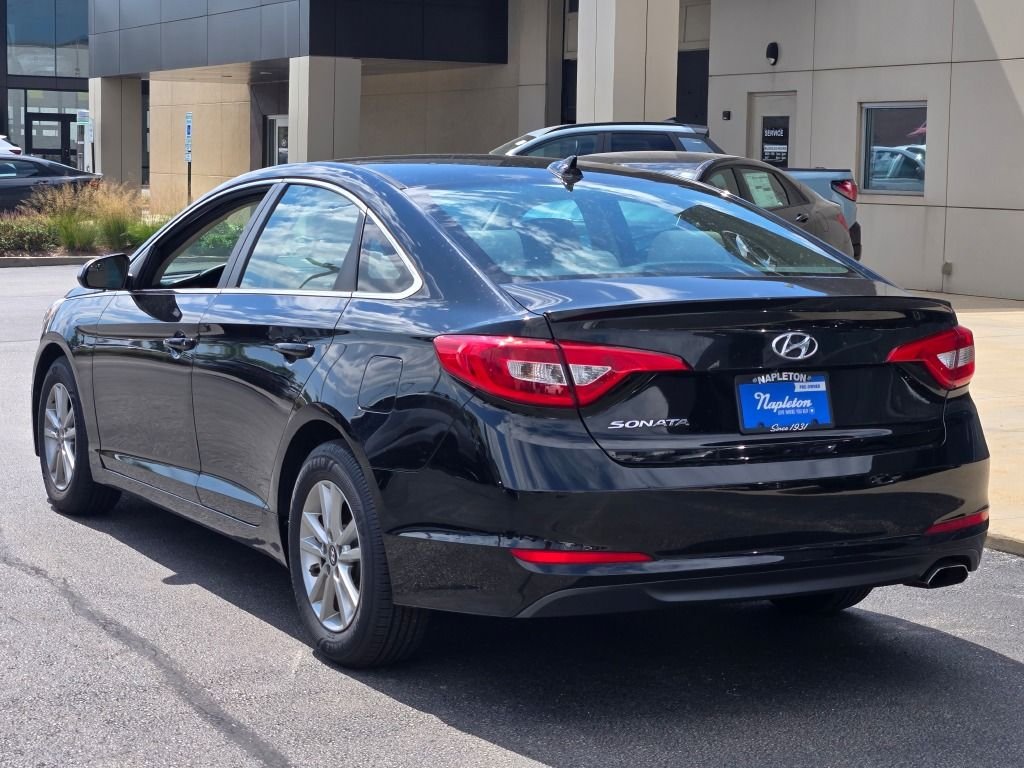 Used 2017 Phantom Black Hyundai SE image 12