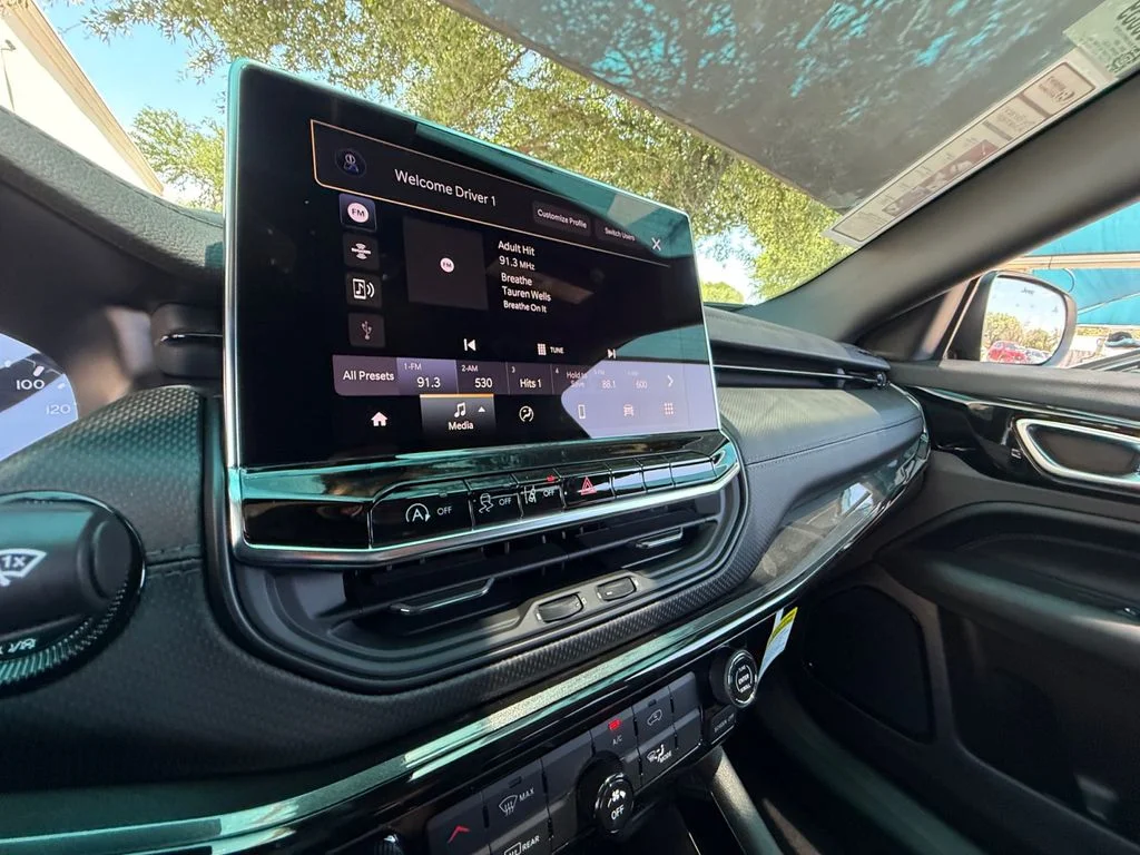 New 2026 Black Jeep Latitude image 21