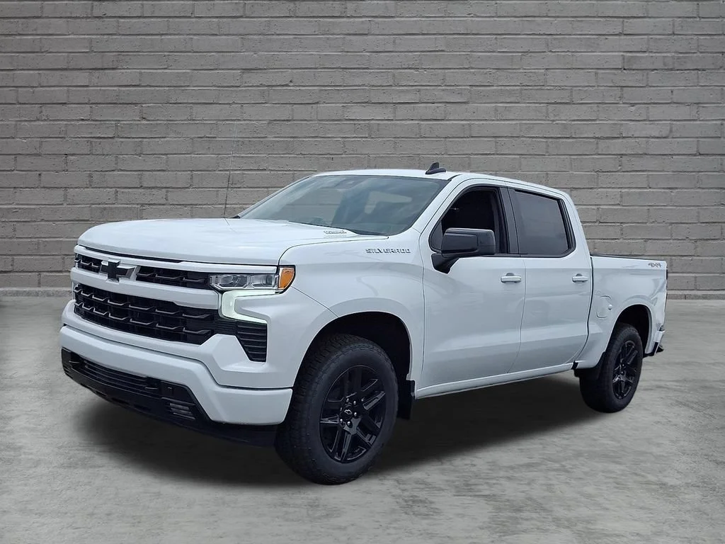 New 2026 Summit White Chevrolet RST image 4