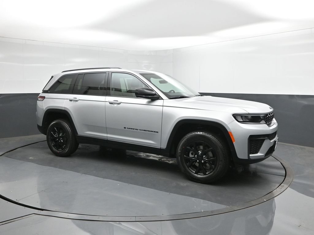 New 2026 Silver Zynith Exterior Paint Jeep Altitude image 17