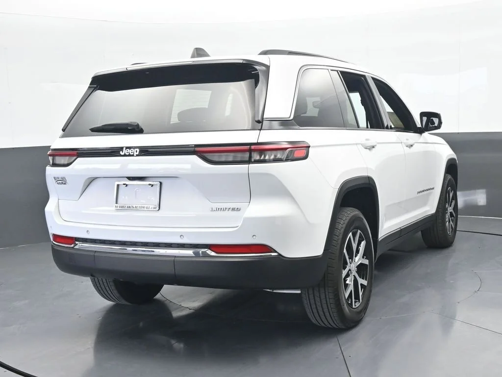 Used 2024 White Jeep Limited image 5