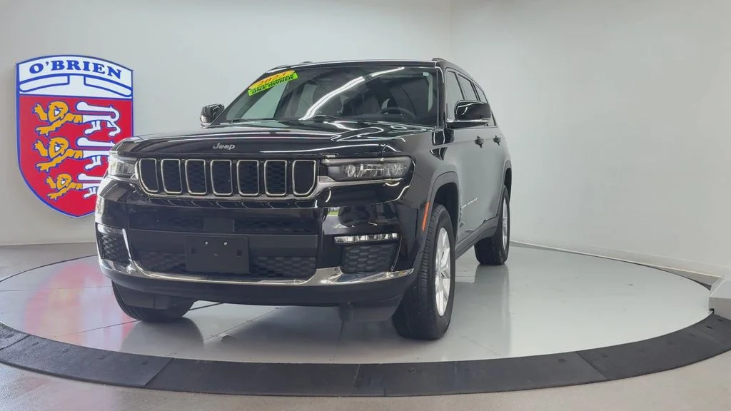 Used 2023 Diamond Black Jeep Limited image 9