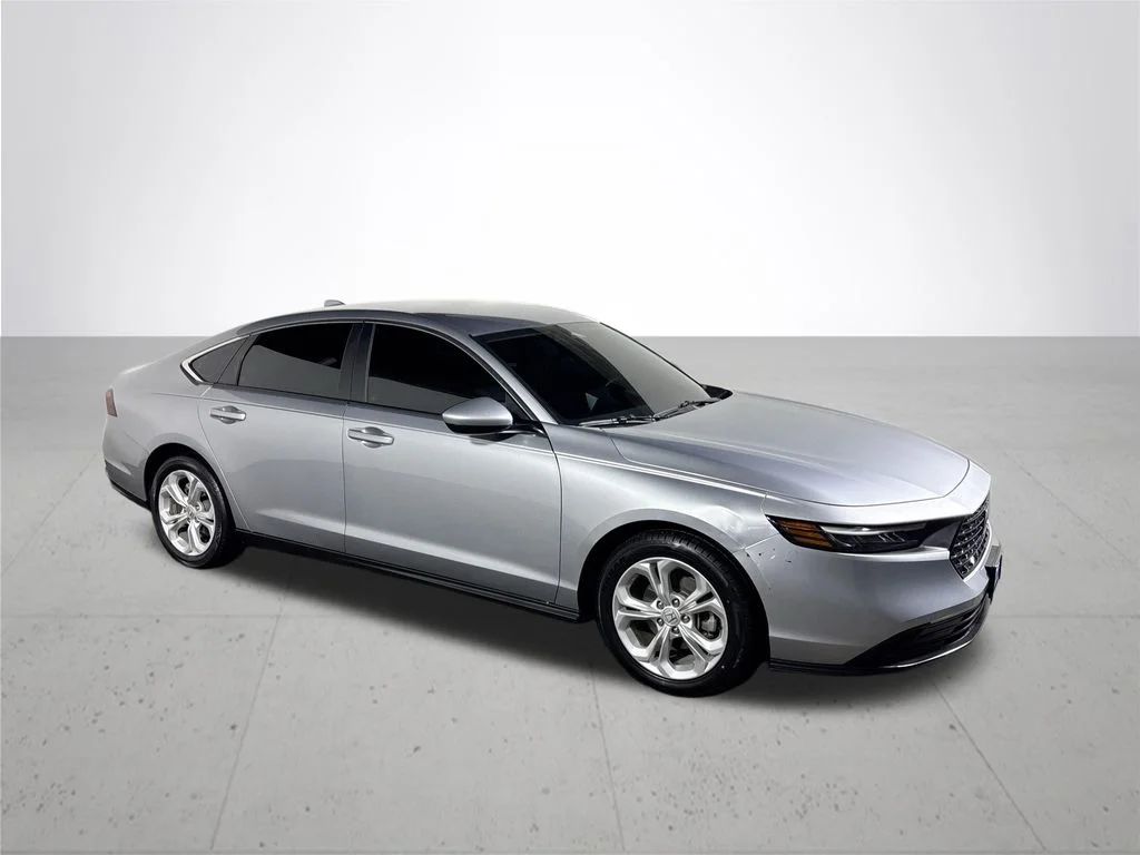 Used 2023 Lunar Silver Metallic Honda LX image 4