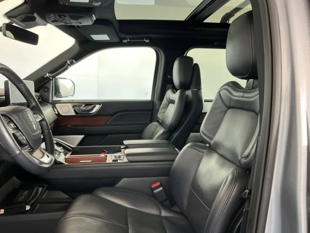 Used 2023 Silver Lincoln Reserve image 9