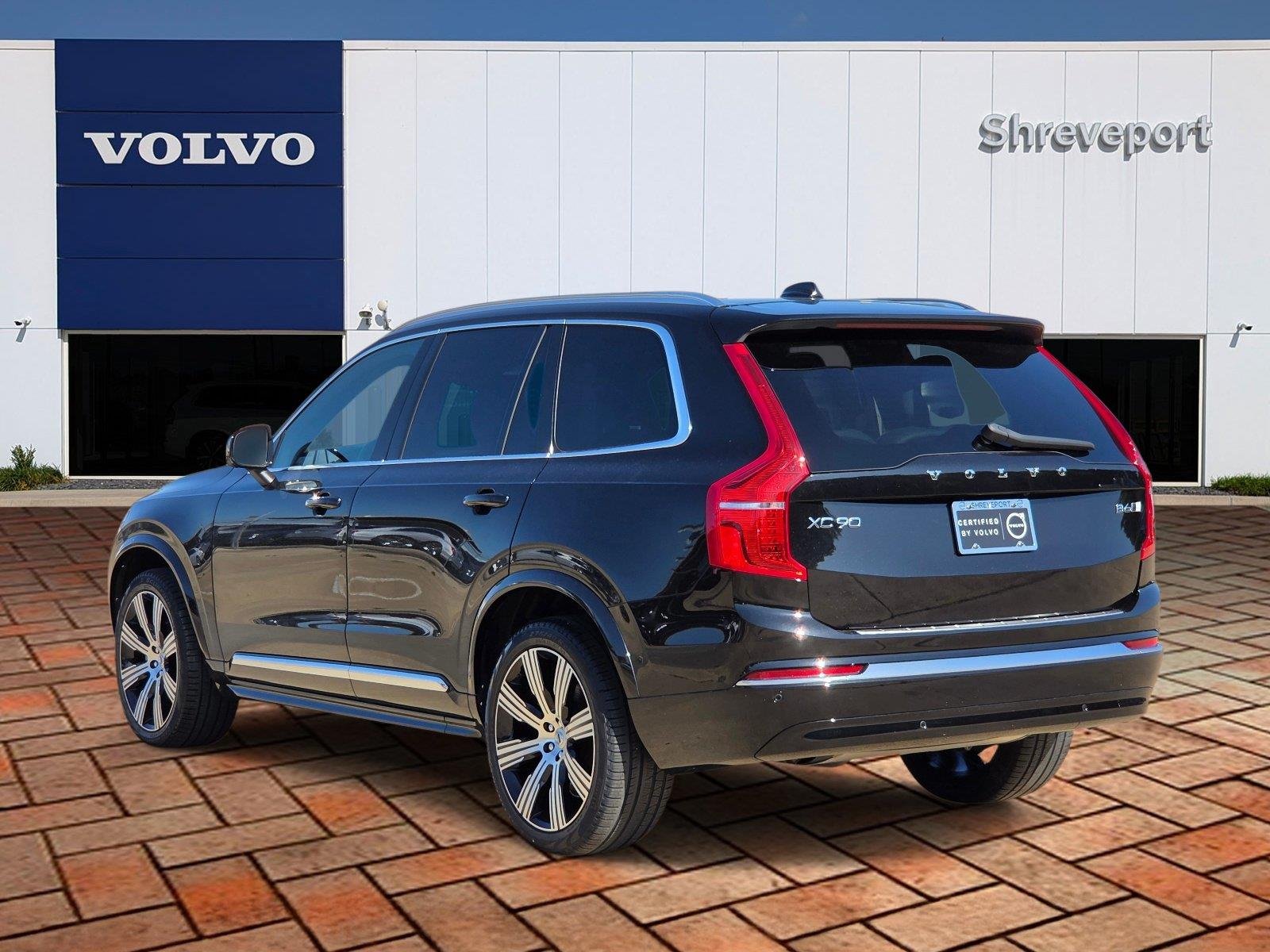 Used 2023 Onyx Black Metallic Volvo Ultimate image 6
