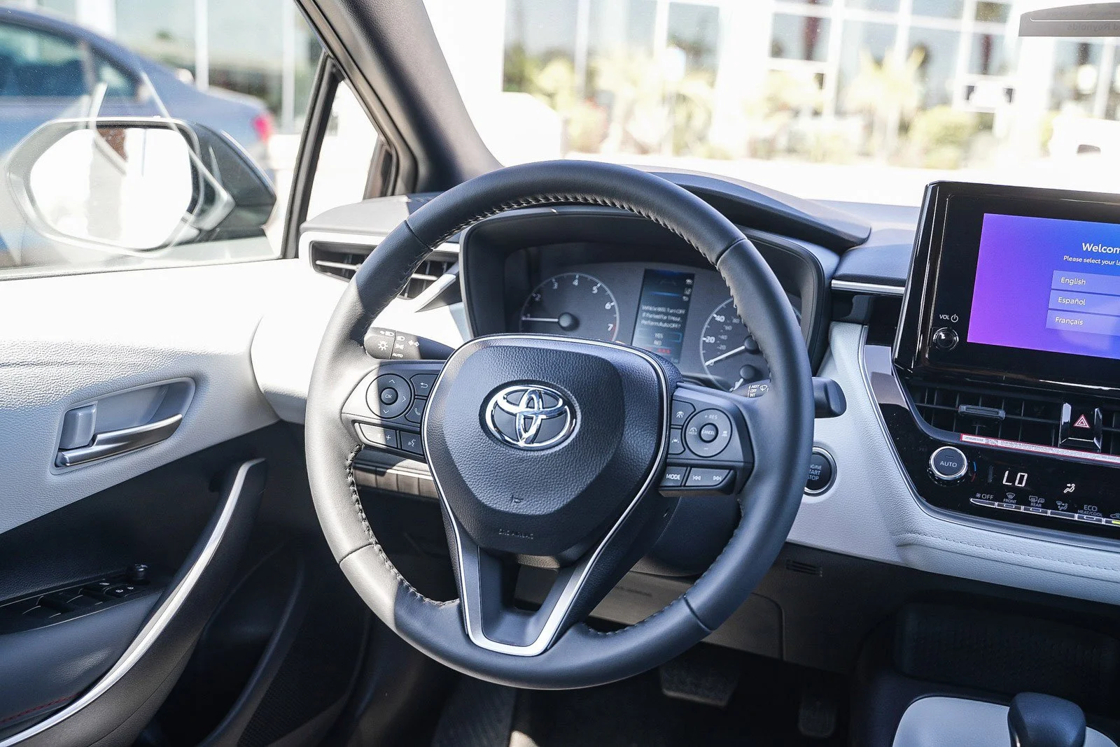 2025 Toyota Corolla SE - Photo 11