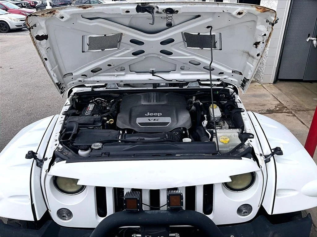 Used 2015 White Jeep Unlimited Sport image 11