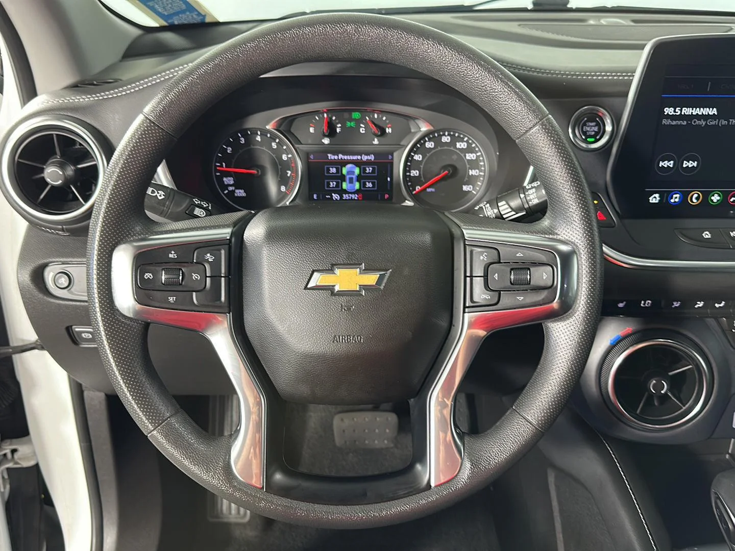 Used 2024 Summit White Chevrolet LT image 11