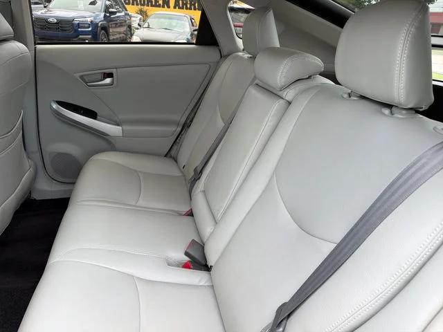 Used 2013 Silver Toyota Three image 22