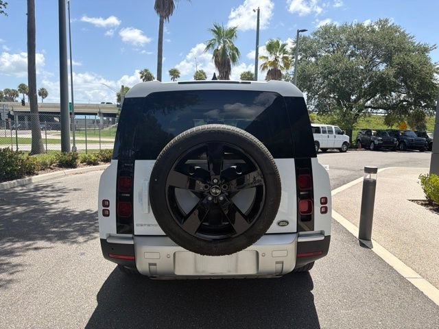 Used 2023 Fuji White Land Rover S image 4