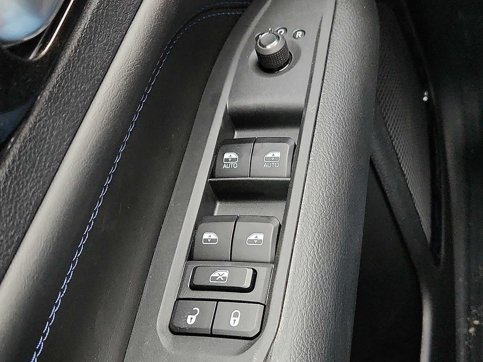 New 2026 Silver Jeep LATITUDE ALTITUDE 4X4 image 17