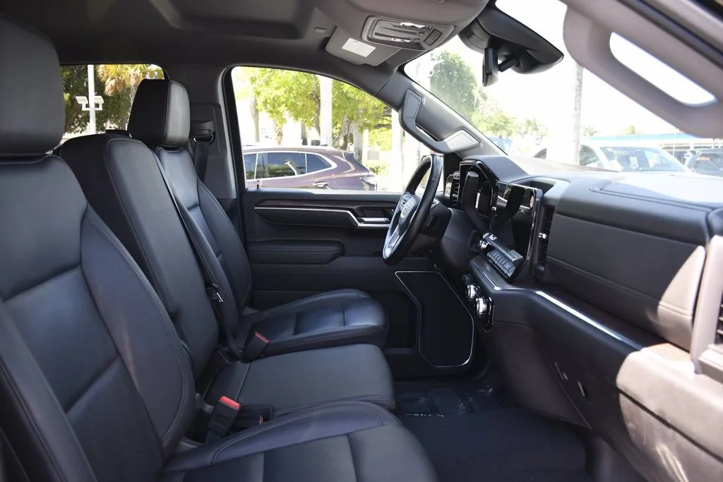 Used 2025 Onyx Black GMC SLT image 27