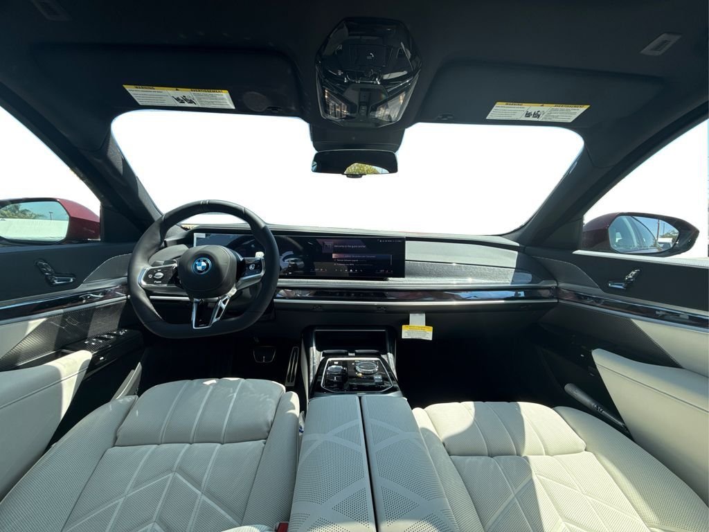 2025 BMW 7 Series 750e - Photo 28