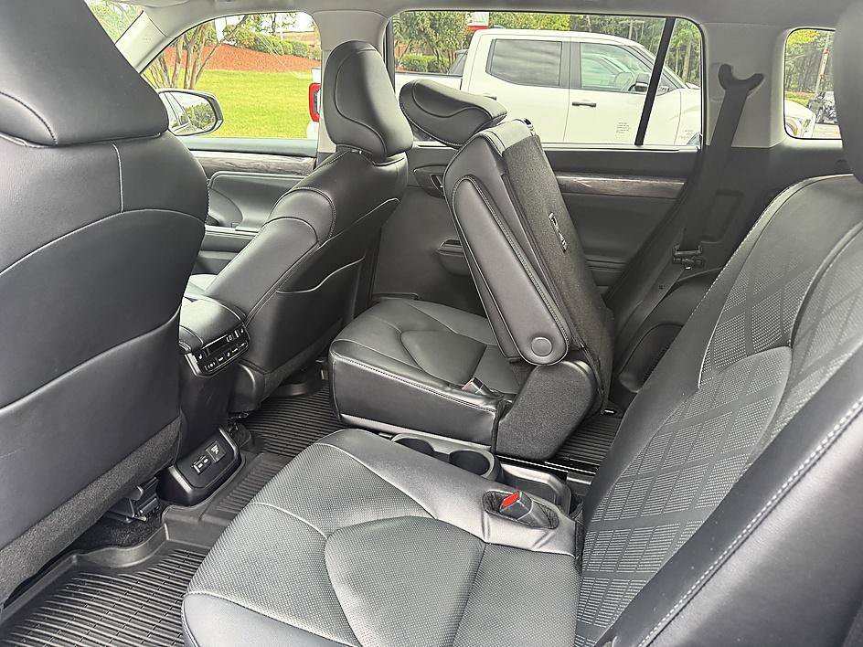 Used 2025 Heavy Metal Toyota Hybrid Platinum image 12