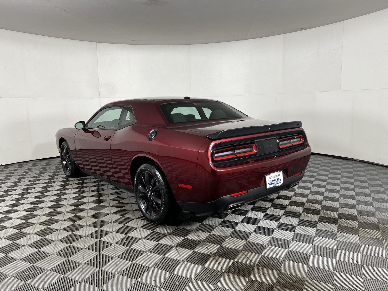 Used 2020 Octane Red Pearlcoat Dodge SXT image 5