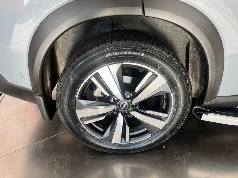 Used 2023 Gray Nissan Platinum image 8