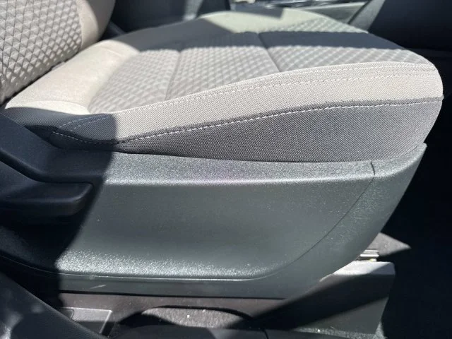 Used 2022 Black Ford SE image 33