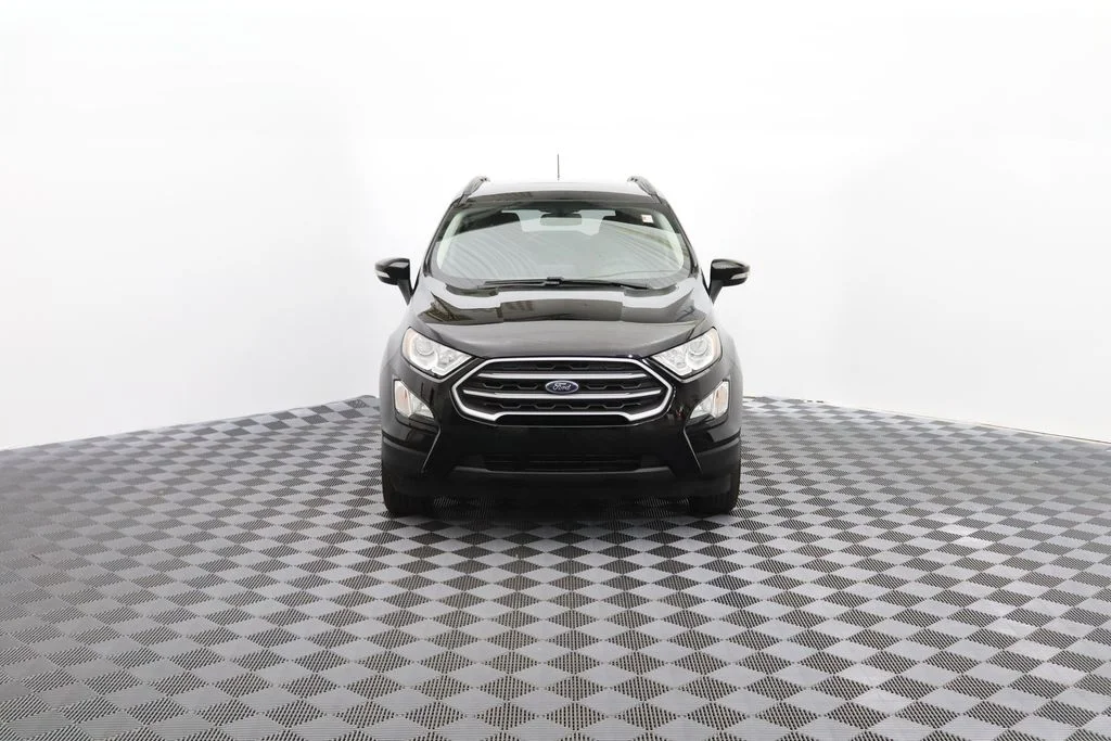 Used 2021 Black Ford SE image 2