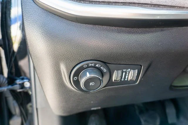 Used 2023 Black Jeep Latitude image 21