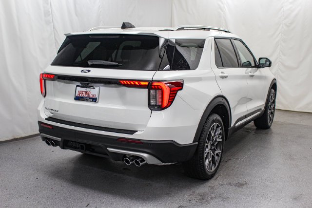 New 2027 Star White Metallic Tri-Coat Ford Platinum™ image 7