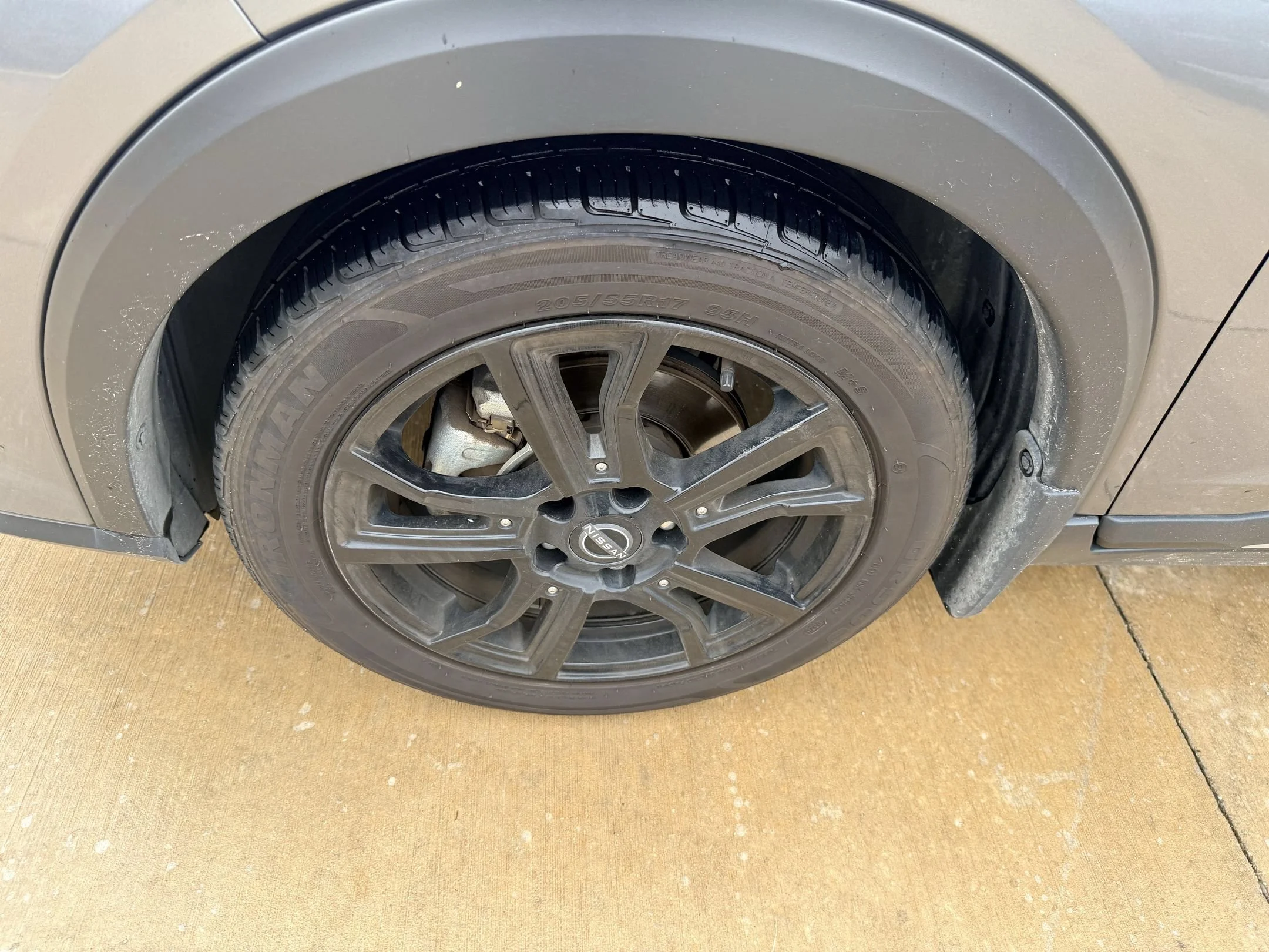Used 2023 Gray Nissan SR image 13