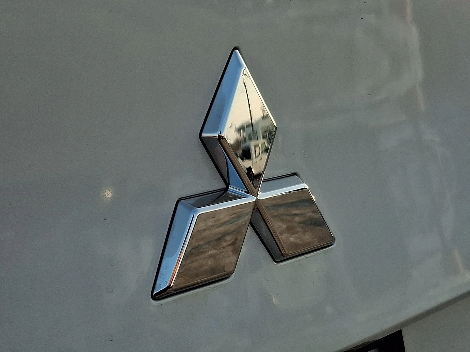 New 2026 White Mitsubishi SE image 25