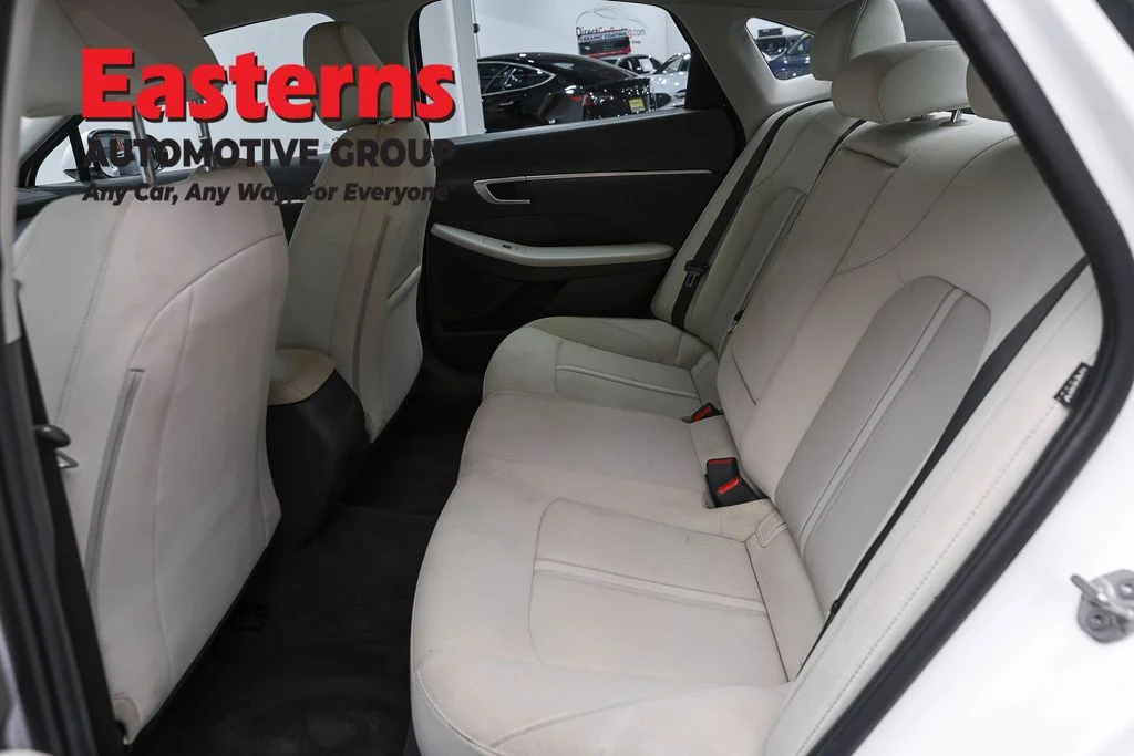 Used 2024 White Hyundai SEL image 21
