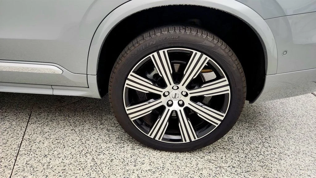 Used 2025 Vapour Grey Metallic Volvo T8 AWD Plus 7-Seater w/ harman/kardon & 21