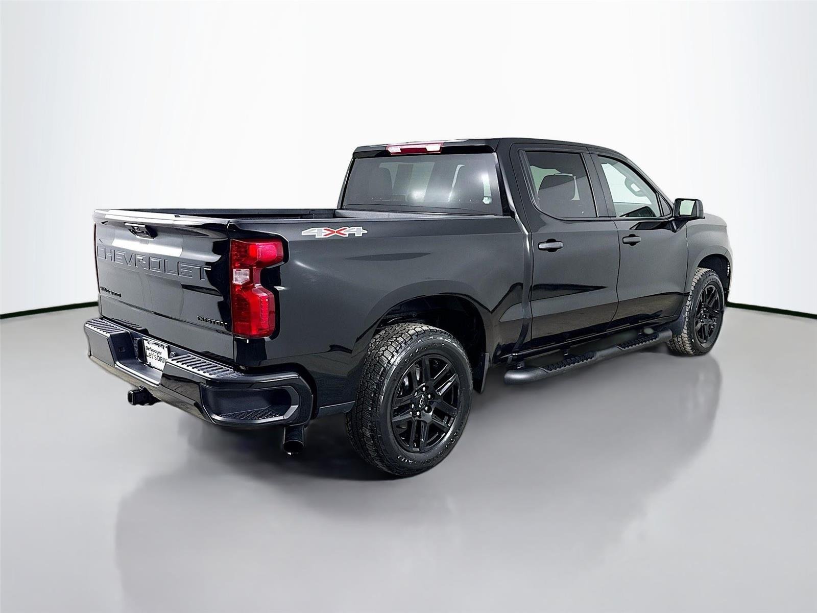 Used 2023 Black Chevrolet Custom image 9