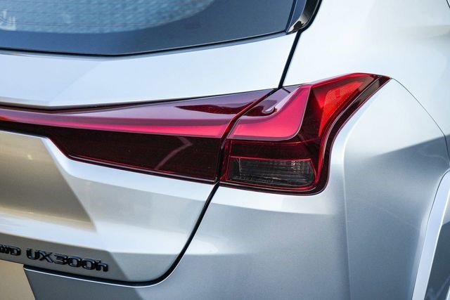 2026 Lexus UX Hybrid 300h F Sport Design - Photo 7