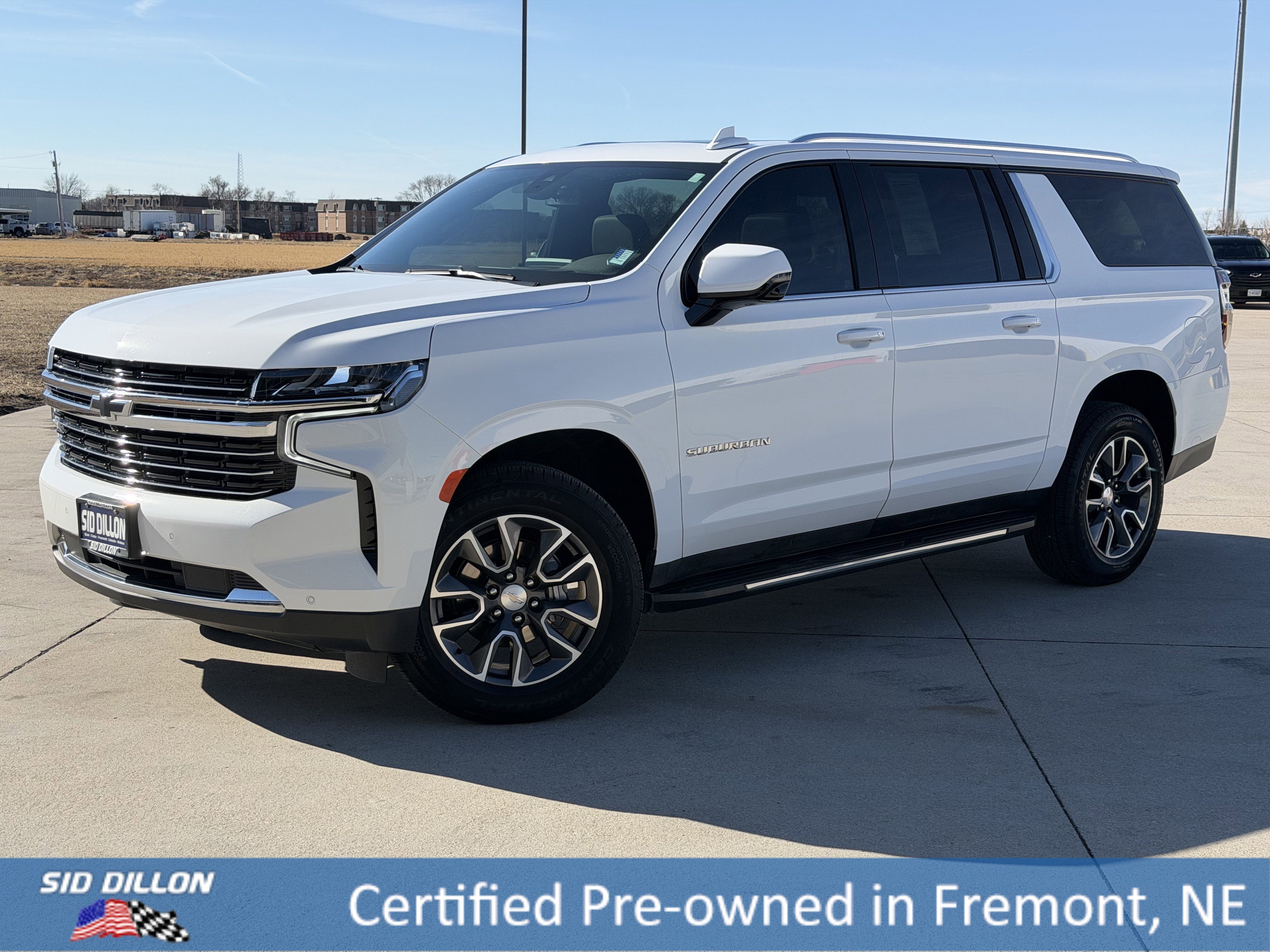 2022 Chevrolet Suburban 4WD 1500 LT's photo