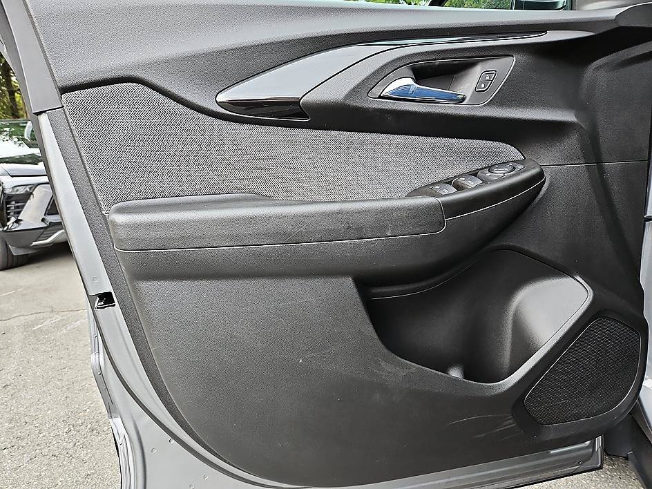 Used 2023 Sterling Gray Metallic Chevrolet LT image 15
