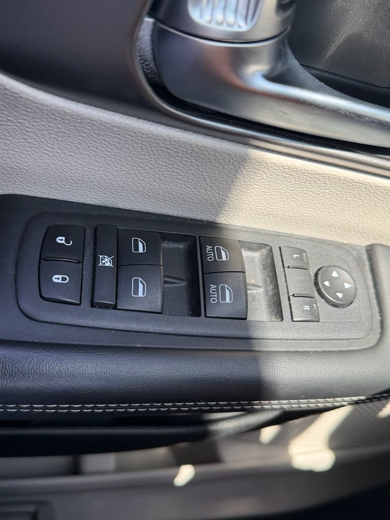 Used 2023 Black Chrysler Touring L image 34