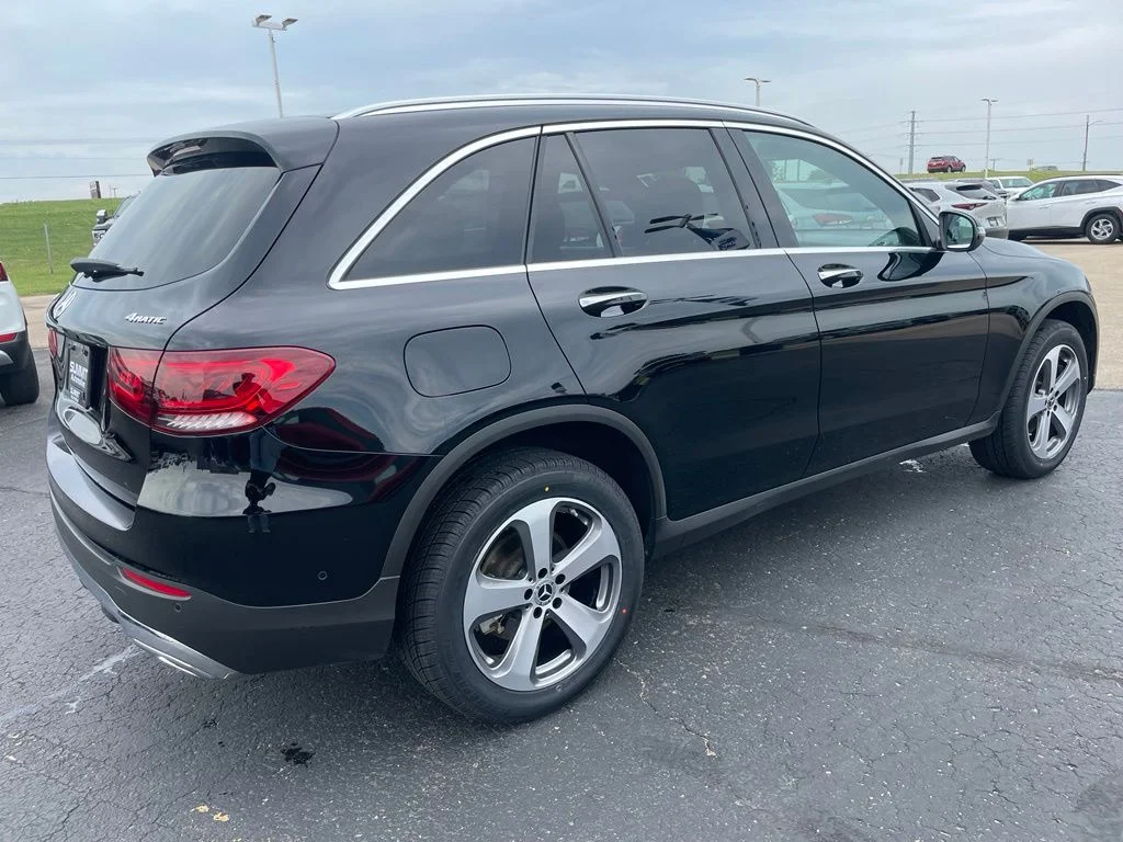 Used 2022 Black Mercedes-Benz GLC 300 image 4