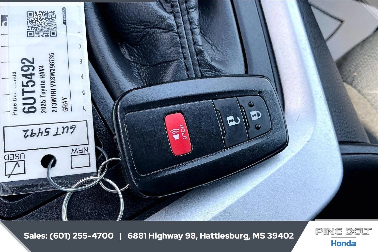 Used 2025 Silver Sky Metallic Toyota XLE image 9