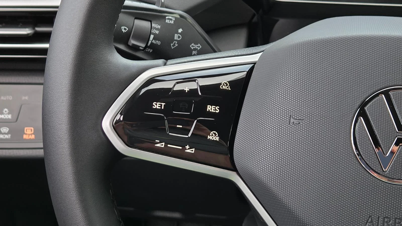 New 2026 Opal White Pearl Volkswagen Pro image 27