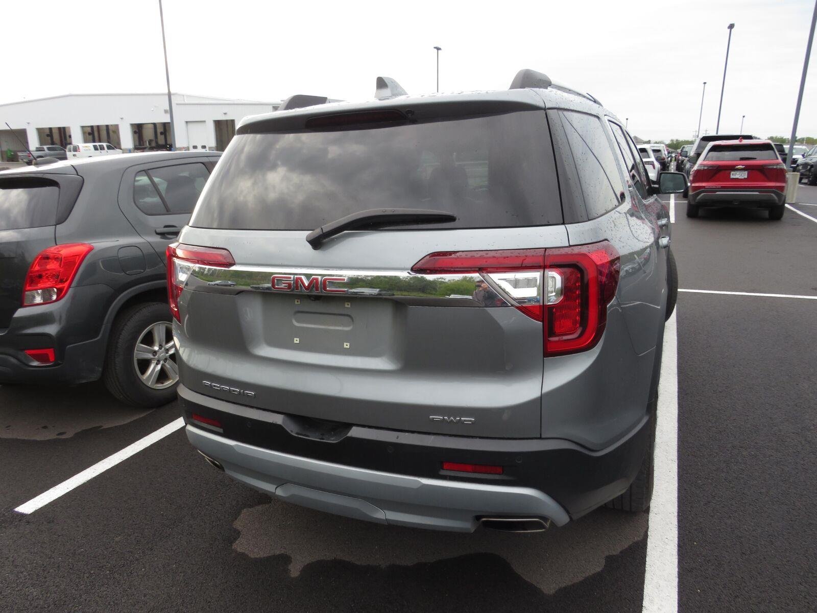 Used 2023 Sterling Metallic GMC SLT image 8